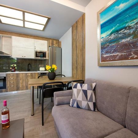 Rena'S Luxury Apartment With Free Private Parking Khania Eksteriør bilde