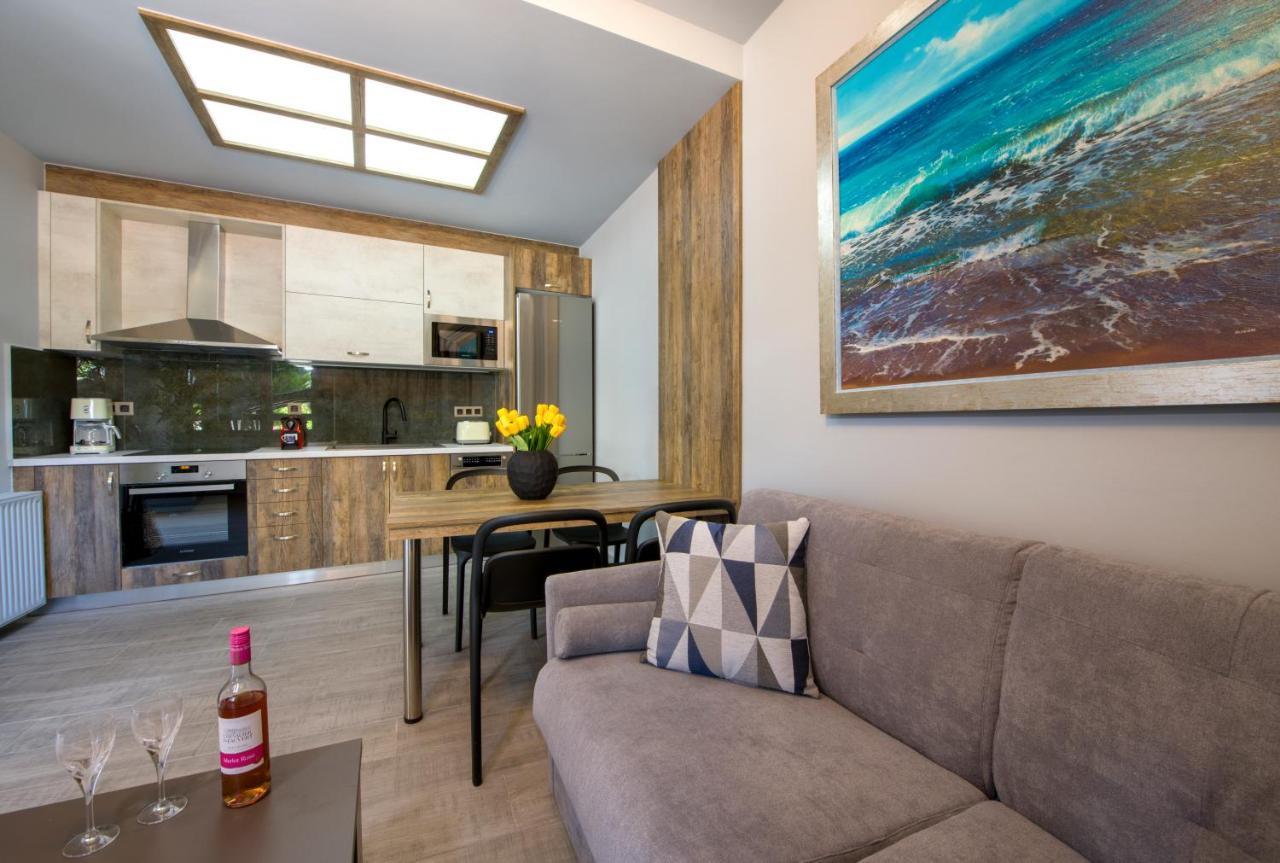 Rena'S Luxury Apartment With Free Private Parking Khania Eksteriør bilde
