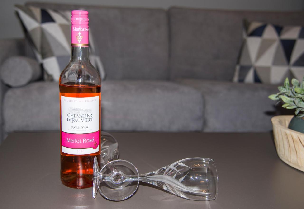 Rena'S Luxury Apartment With Free Private Parking Khania Eksteriør bilde